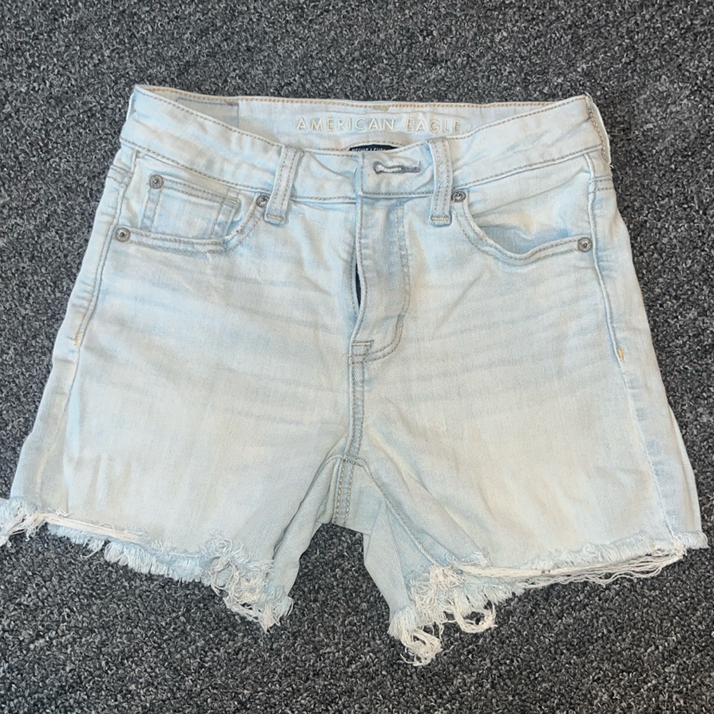 American Eagle light wash jean shorts size 0